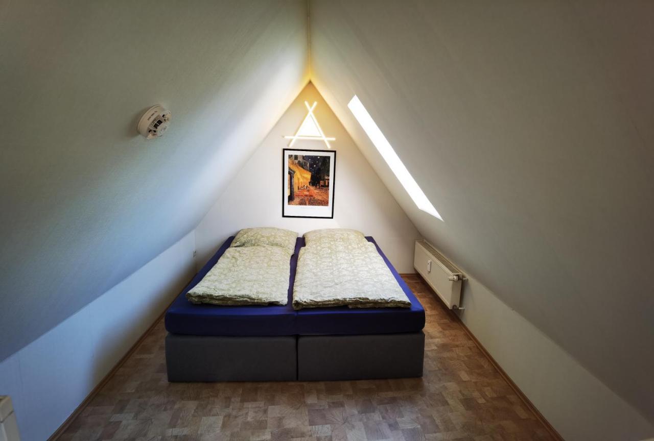 Gemuetliche Dachwohnung Mit Kleiner Oder Grosser Dachterrasse Nebeneinander Apartment *