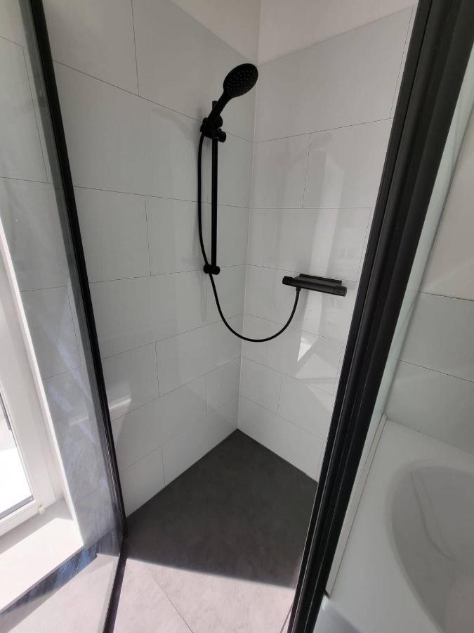 Gemuetliche Dachwohnung Mit Kleiner Oder Grosser Dachterrasse Nebeneinander Apartment *